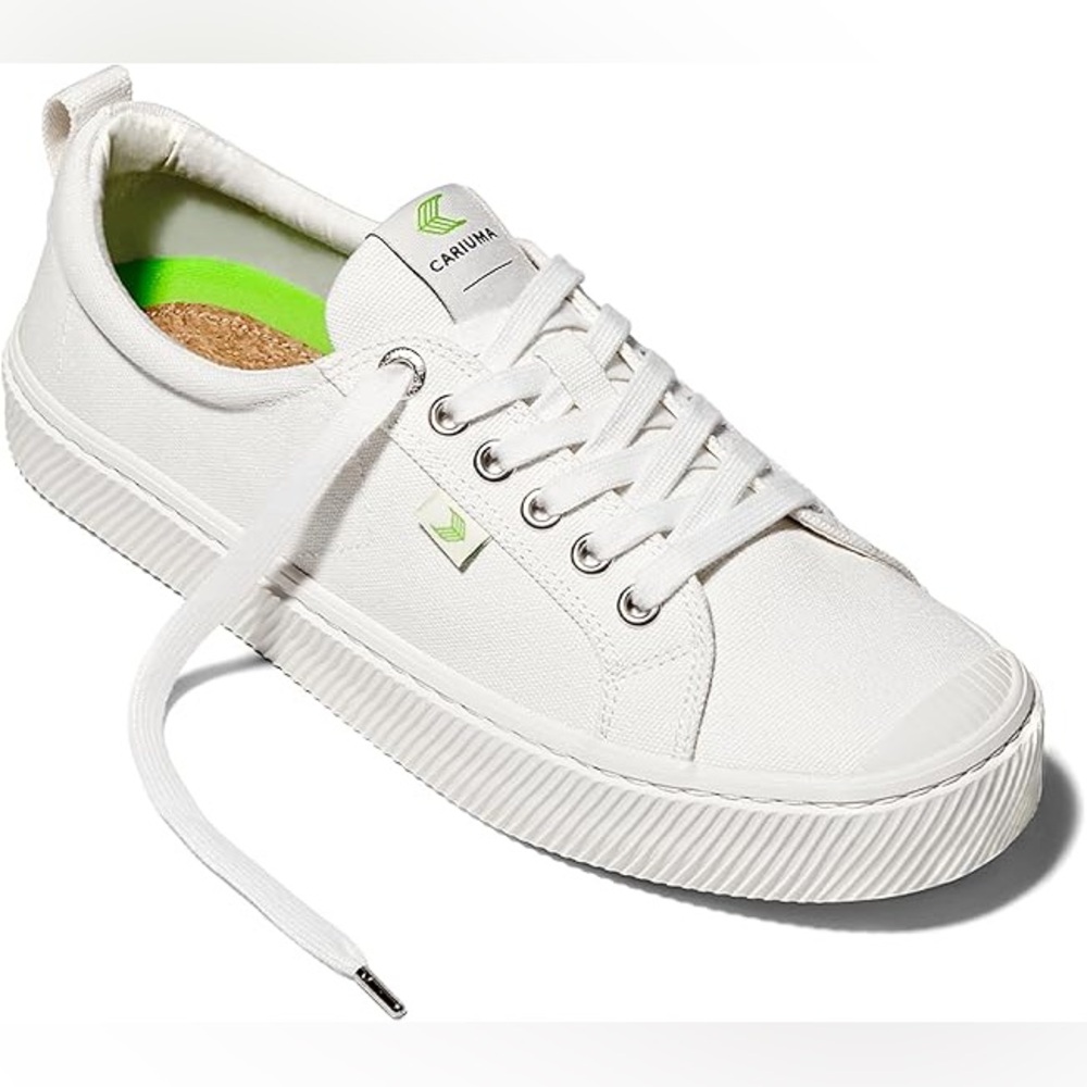 Cariuma Women's OCA Low Canvas Sneaker